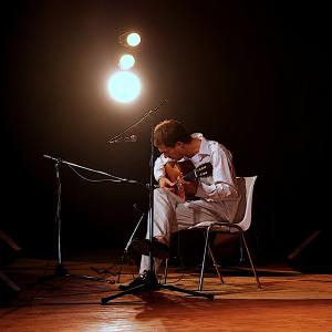 Andrés Performs in Italy